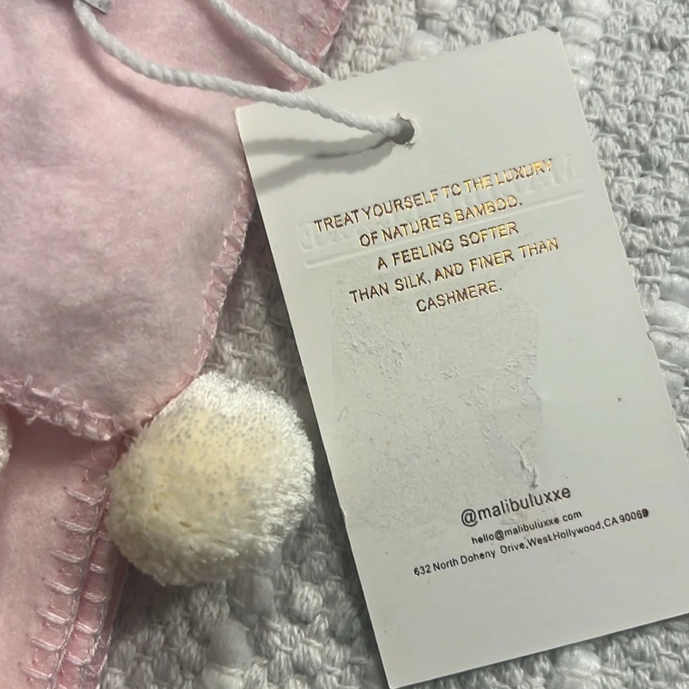 Malibu Luxxe pom pom throw Size 50